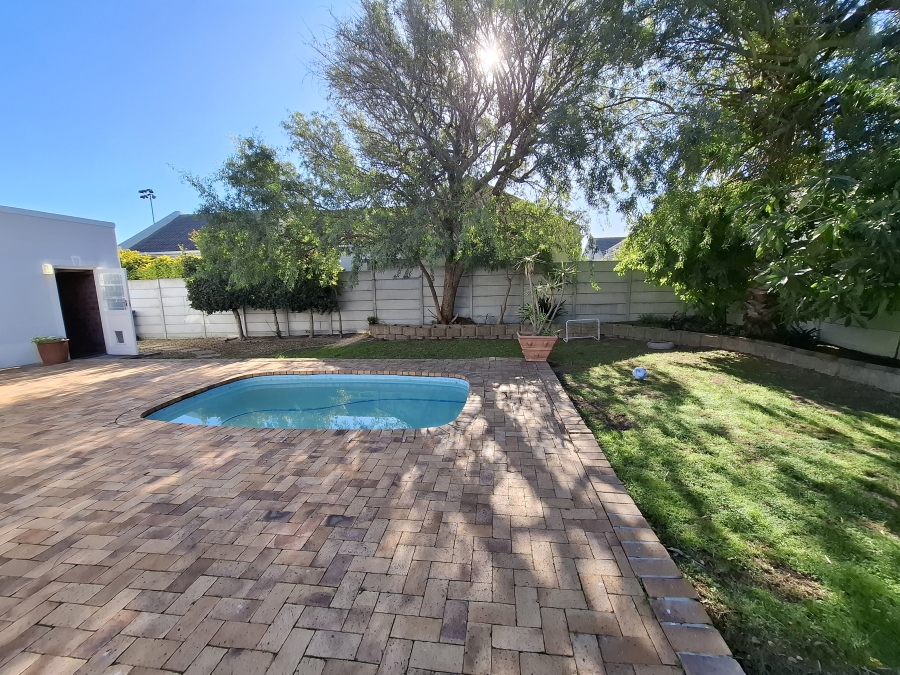 To Let 4 Bedroom Property for Rent in Sunningdale Western Cape